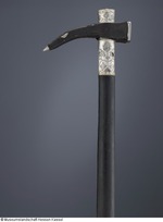 Streithammer (Reiterhammer) mit Lederüberzug, Schaft mit gravierten Silbermontierungen